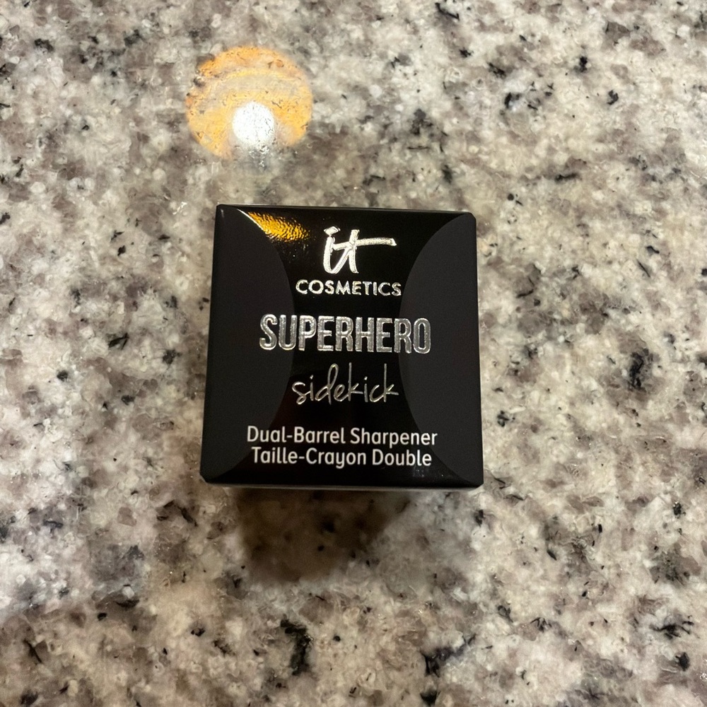 IT Cosmetics Superhero Sidekick Dual-Barrel Sharpener - Black and Silver